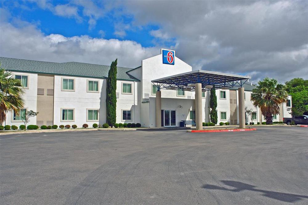 Motel 6 New Braunfels Servis gambar